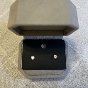 Elegant Stud Earrings / gold back (4mm)